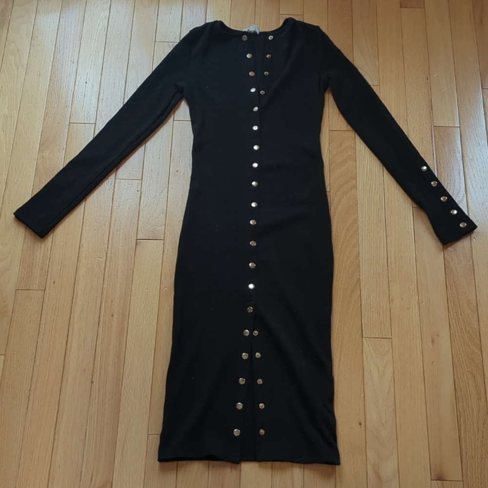 Black bodycon dress.